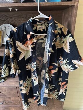 Men's Black Hawaiian Short-Sleeve Shirt Jacket with Tropical Print